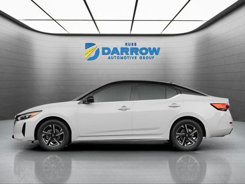 Aspen White Tricoat/Super Black 2024 Nissan Sentra SR