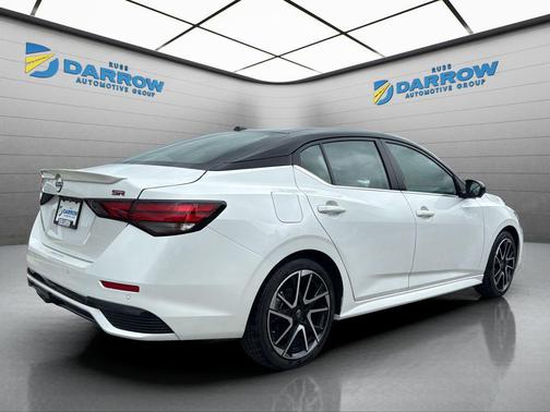 Aspen White Tricoat/Super Black 2024 Nissan Sentra SR