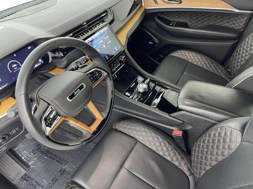 2022 Jeep Grand Cherokee Summit