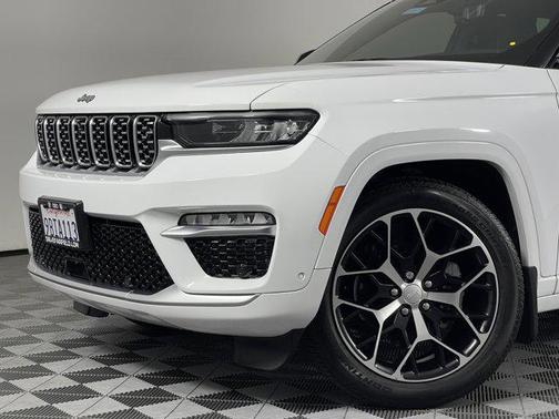 2022 Jeep Grand Cherokee Summit