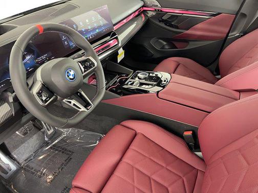 2025 BMW i5 M60