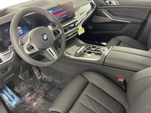 2025 BMW X7 M60i