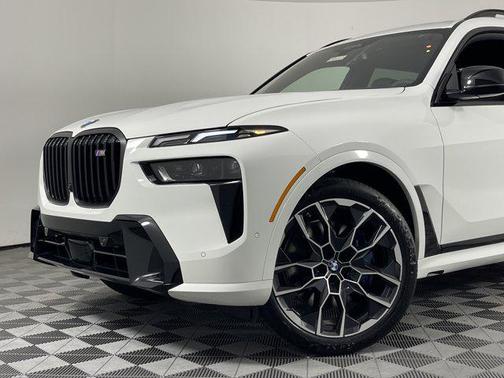 2025 BMW X7 M60i