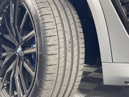 2025 BMW X5 M60i