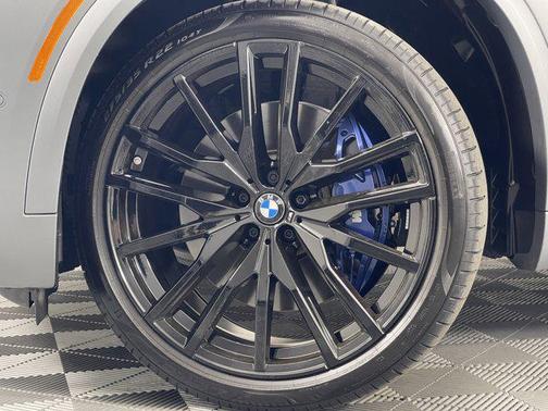 2025 BMW X5 M60i