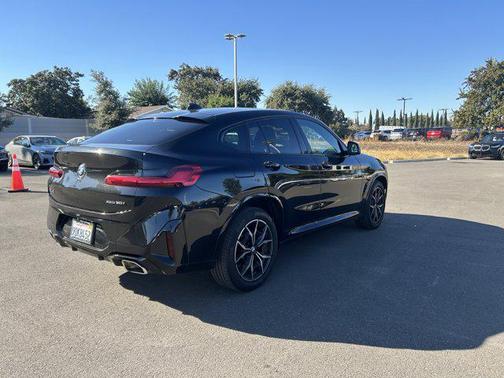 2023 BMW X4 xDrive30i