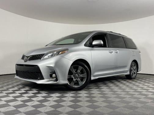 2019 Toyota Sienna SE