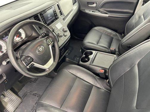 2019 Toyota Sienna SE