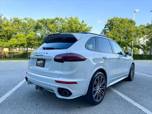 2016 Porsche Cayenne GTS