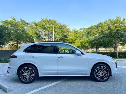 2016 Porsche Cayenne GTS
