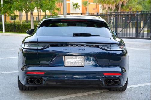2022 Porsche Panamera Sport Turismo GTS