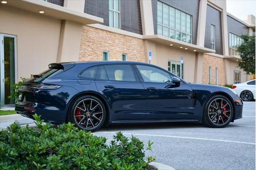 2022 Porsche Panamera Sport Turismo GTS