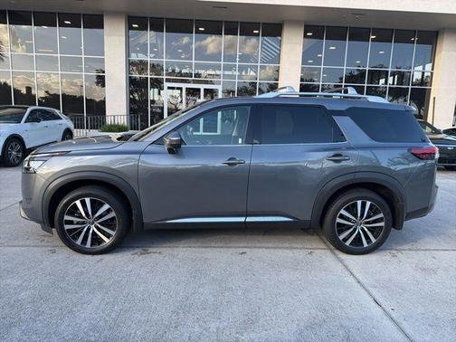 2024 Nissan Pathfinder Platinum