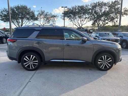 2024 Nissan Pathfinder Platinum