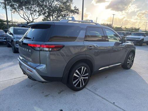 2024 Nissan Pathfinder Platinum