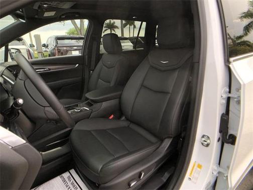2025 Cadillac XT6 Luxury AWD