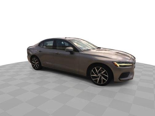 2020 Volvo S60 T5 Momentum