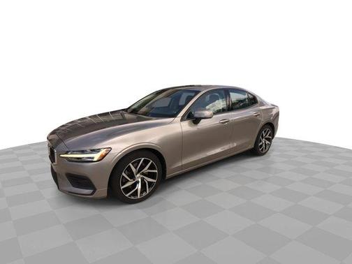 2020 Volvo S60 T5 Momentum