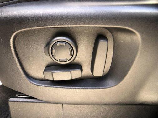 2024 Land Rover Discovery P300 S