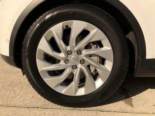 2024 Land Rover Discovery P300 S