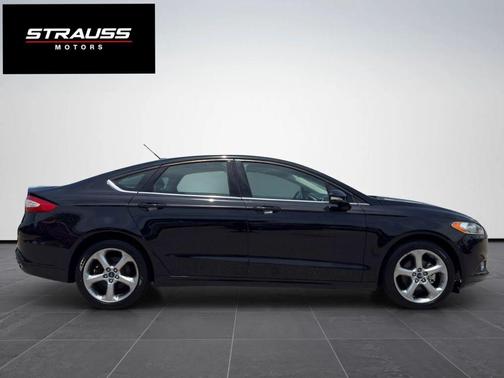 Black 2016 Ford Fusion SE