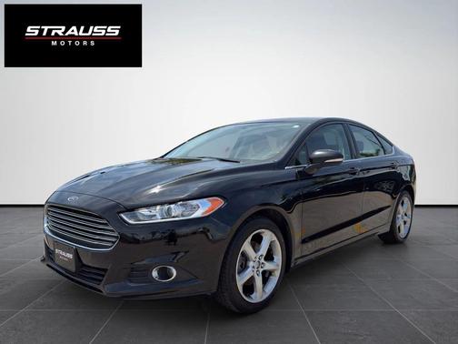 Black 2016 Ford Fusion SE