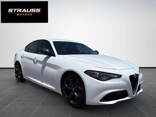 White 2019 Alfa Romeo Giulia Base