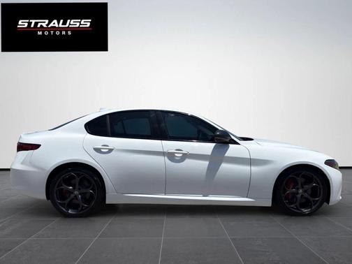 White 2019 Alfa Romeo Giulia Base