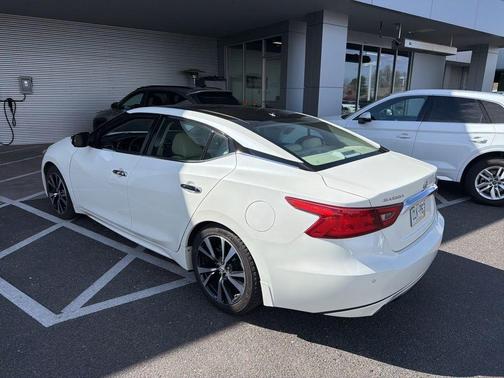 White 2017 Nissan Maxima 3.5 Platinum