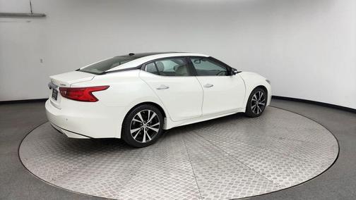 White 2017 Nissan Maxima 3.5 Platinum