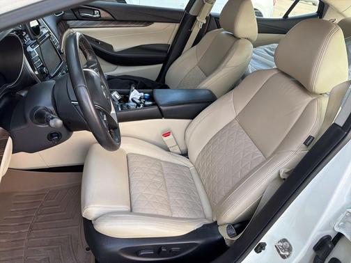 White 2017 Nissan Maxima 3.5 Platinum