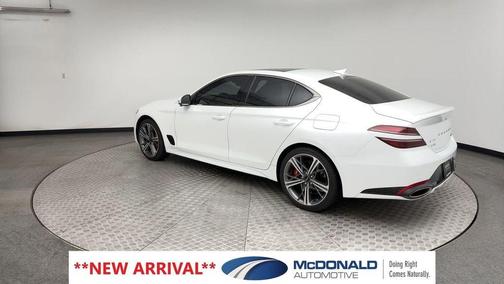 Uyuni White 2025 Genesis G70 3.3T Sport Advanced