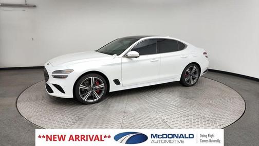 Uyuni White 2025 Genesis G70 3.3T Sport Advanced