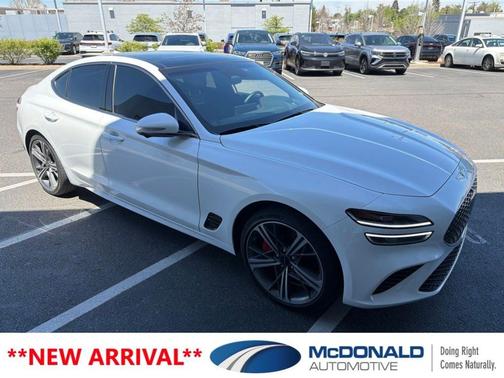 Uyuni White 2025 Genesis G70 3.3T Sport Advanced