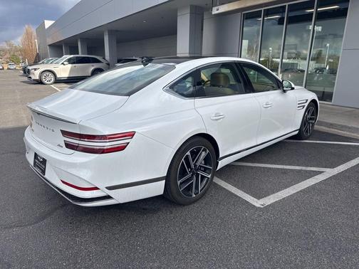 Uyuni White 2025 Genesis G80 2.5T