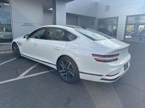 Uyuni White 2025 Genesis G80 2.5T