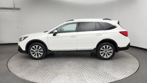 Crystal White Pearl 2018 Subaru Outback 3.6R Touring