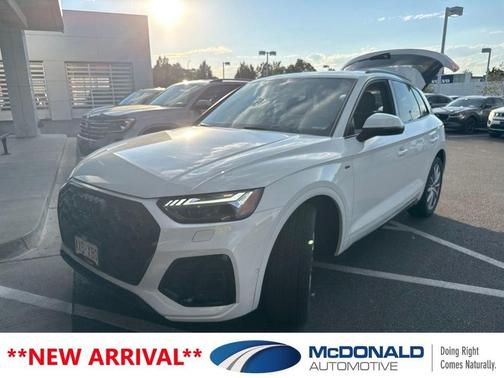 Glacier White Metallic 2023 Audi Q5 e 55 S line quattro Premium