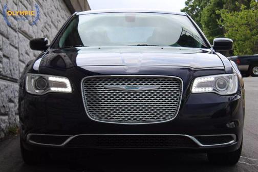 2017 Chrysler 300 Limited