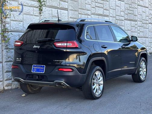 2016 Jeep Cherokee Sport