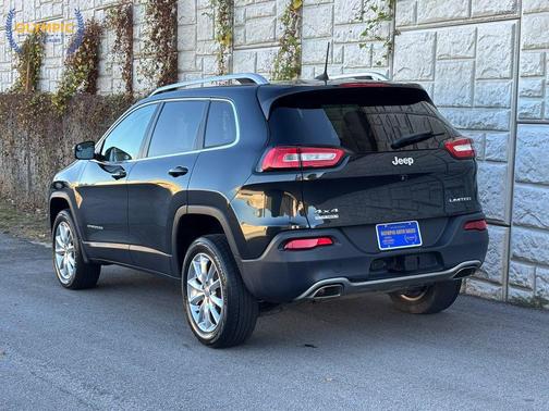 2016 Jeep Cherokee Sport