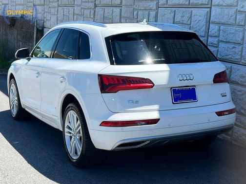 Ibis White 2018 Audi Q5 2.0T Tech Premium