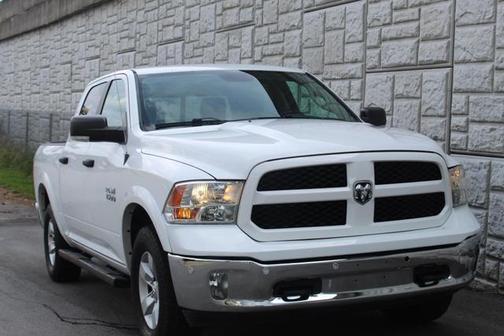 2016 RAM 1500 SLT