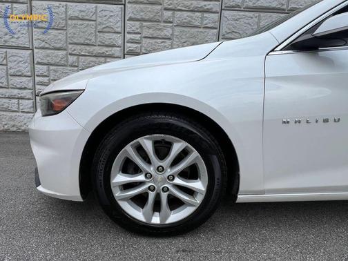 White 2016 Chevrolet Malibu 1LT
