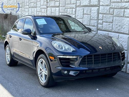 Night Blue Metallic 2017 Porsche Macan Macan Sport Edition