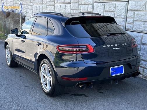 Night Blue Metallic 2017 Porsche Macan Macan Sport Edition