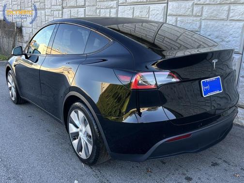 2021 Tesla Model Y Standard Range Rear-Wheel Drive
