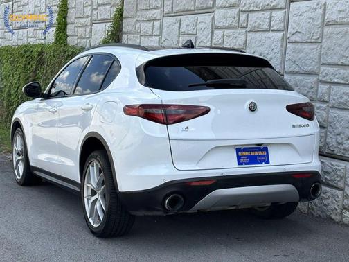 2018 Alfa Romeo Stelvio Sport