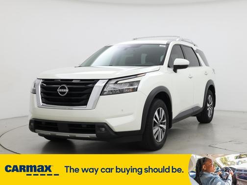 2022 Nissan Pathfinder SL
