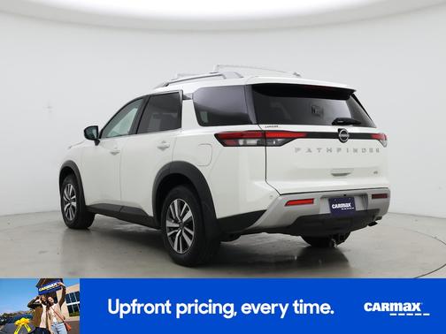 White 2024 Nissan Pathfinder SL
